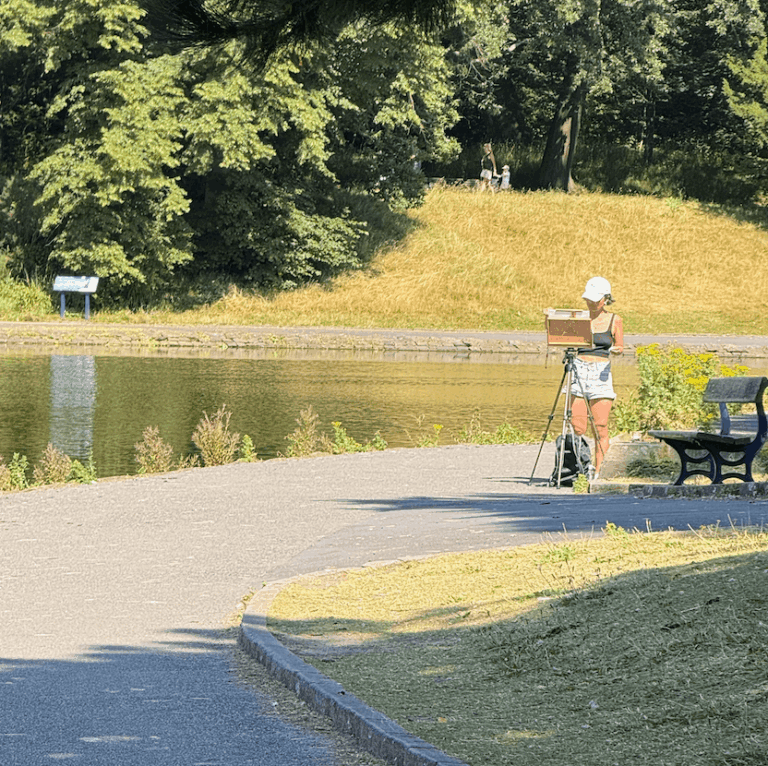 Chohee jung, the plein air artist, painting at Sefton park by the pond