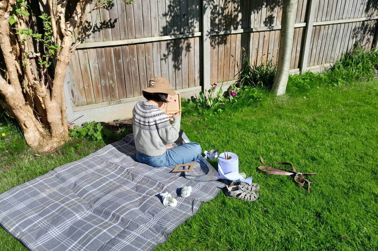Painting outdoors with a DIY pochade box during a plein air session